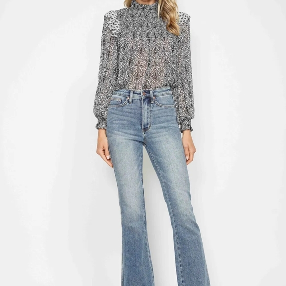 Judy Blue Light Blue Flare Jeans - Picture 4 of 9